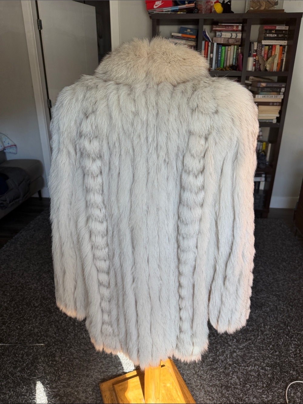 Saga Fox Vintage 1980 Luxury Silver Fox Fur Coat - Picture 8 of 17